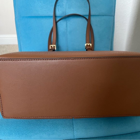 Michael Kors Jet Set Medium Pocket Tote - Picture 6 of 8